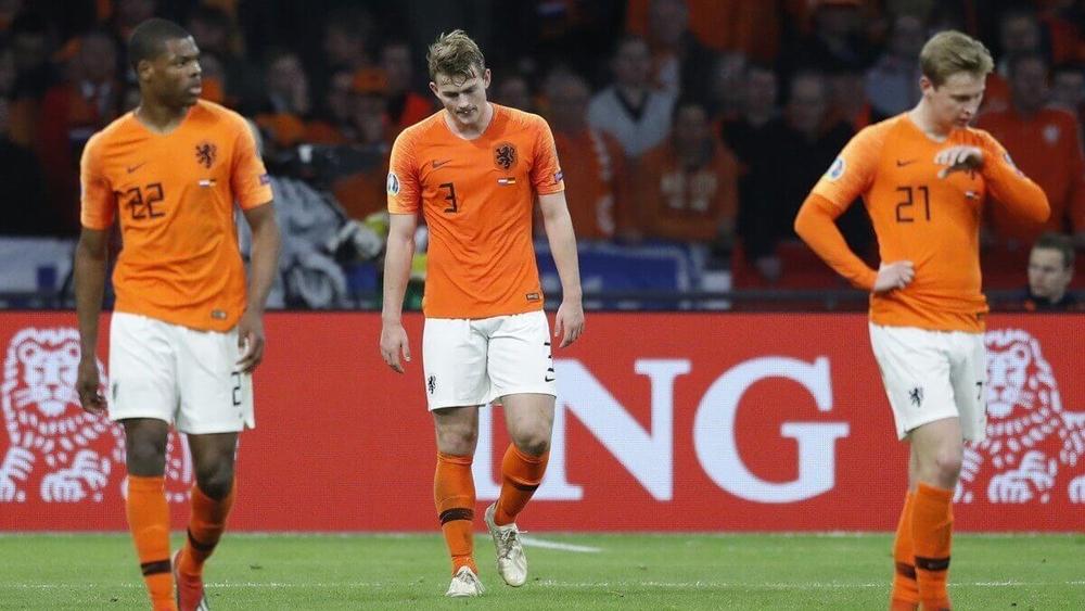 برشلونة مستعد للتضحية بأحد مدافعيه لضم دي ليخت