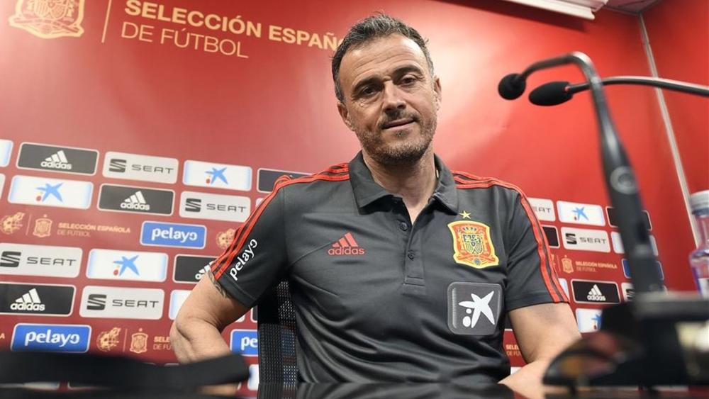 لويس إنريكي: "إسبانيا أقوى هجوميا من برشلونة"