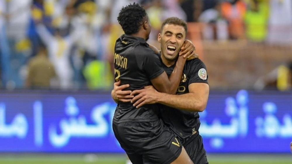 حمد الله.. سعوديون يشهدون على مهنة "الهدّاف" في جواز سفره