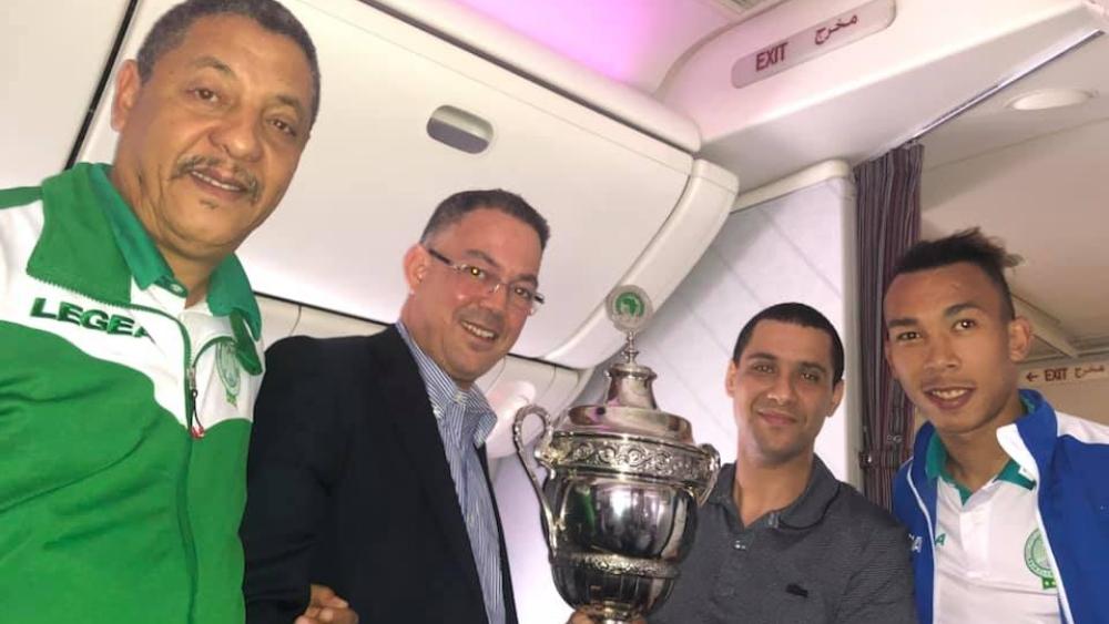 بودريقة يوزع 400 قميص للرجاء بمناسبة التتويج بالسوبر الأفريقي