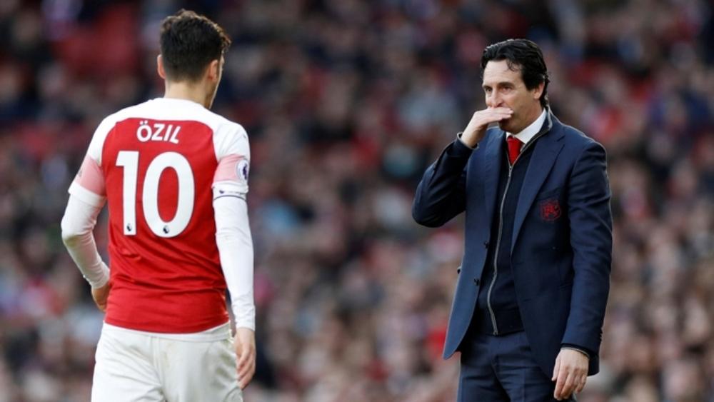 إيمري يغير موقفه: "أوزيل لعب بالأسلوب الذي نريده"