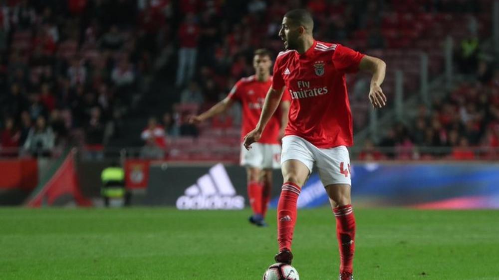 تاعرابت أساسي للمرة الأولى مع فريقه بنفيكا