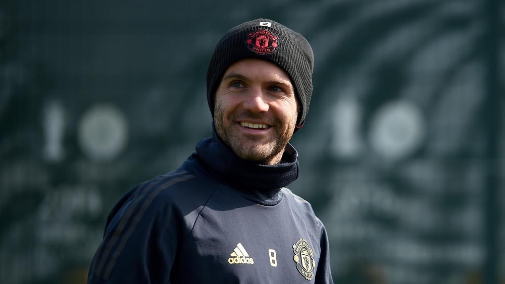 لقاء بين والد خوان ماتا ونادي برشلونة