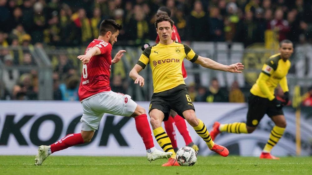 بوروسيا دورتموند يعود للصدارة مؤقتا