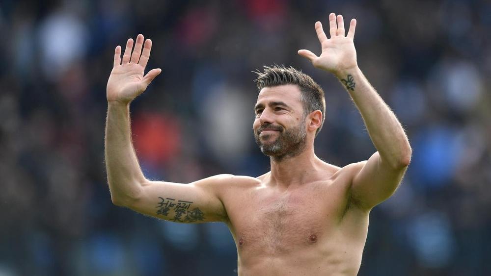 رسمياً | بارزالي يضع حدا لمسيرته الكروية