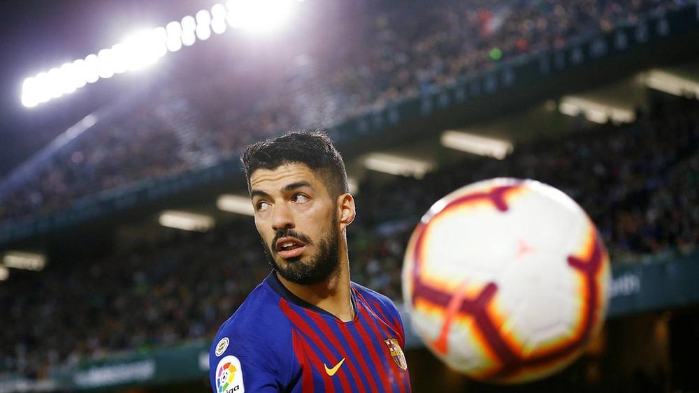 أحد نجوم الـ'بريميير ليغ' قد يصبح خليفة سواريز في برشلونة