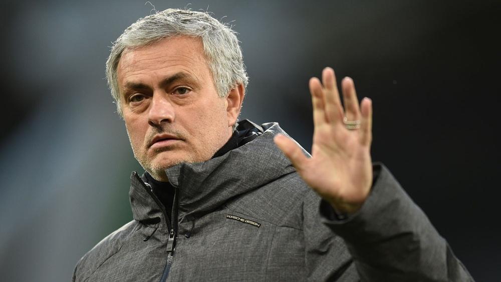 مورينيو يؤكد أن فوز برشلونة على مان يونايتد أمر "طبيعي"