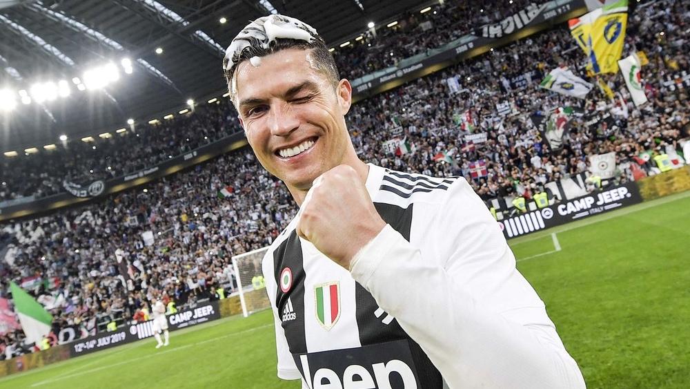 كريستيانو يضع حدا للشائعات: "أنا باقٍ في يوفنتوس بنسبة 1000%"