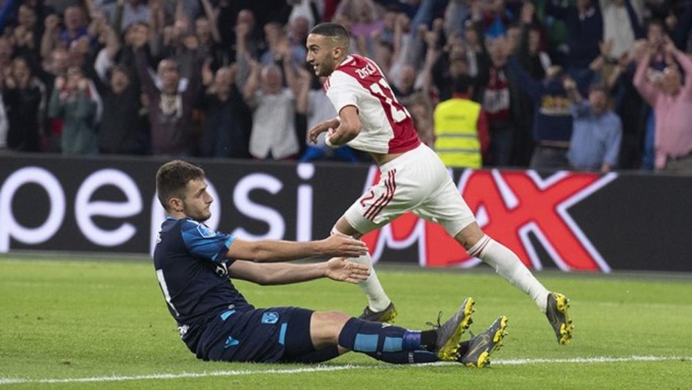 زياش يُخْلِصُ لعادته ويتألق مجددا في انتصار أياكس على فيتيس