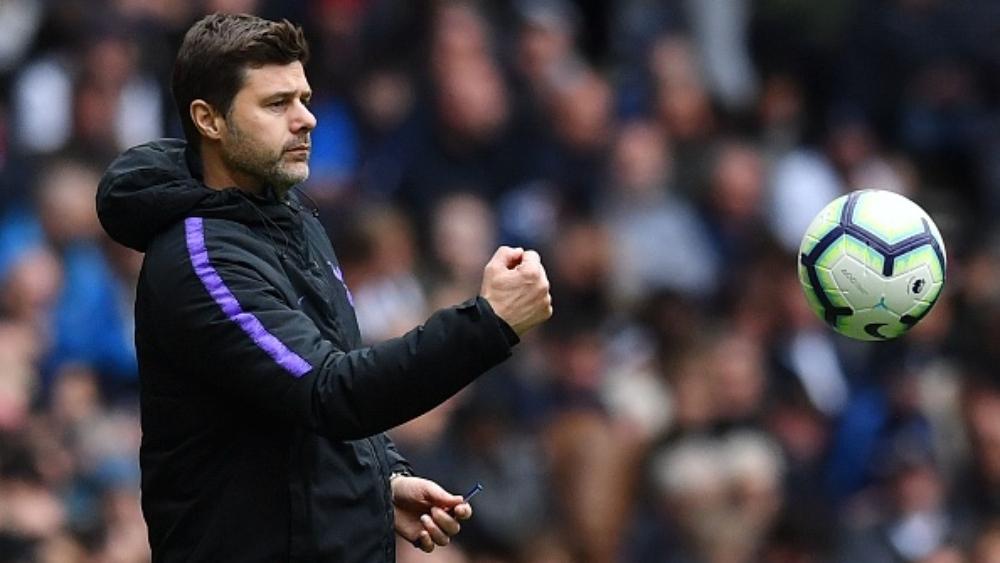 بوكيتينو يدعو لاعبي توتنهام لنسيان الصدمة المحلية