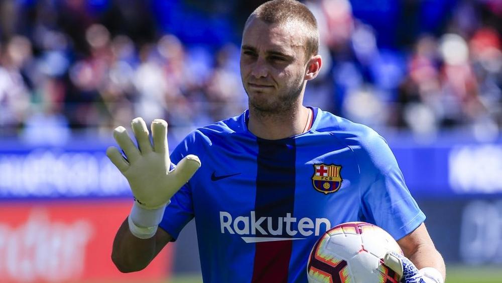 سيليسين يعلن رحيله عن برشلونة في الصيف