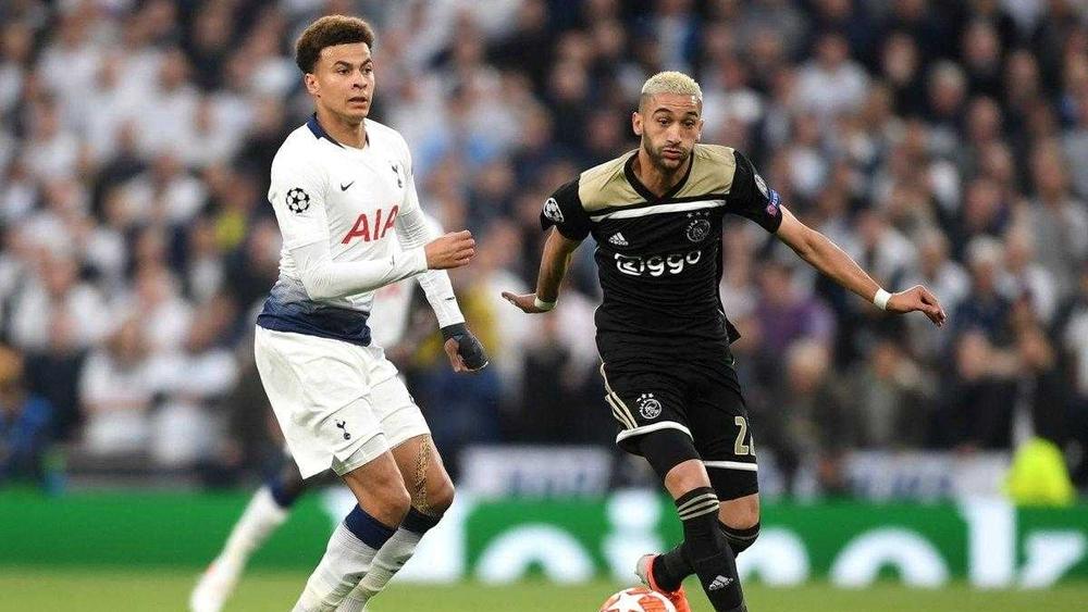 صحفي "فرانس فوتبول": "زياش لديه يدٌ مكان القدَم .. لو كنت زيدان لجلبته لريال مدريد"