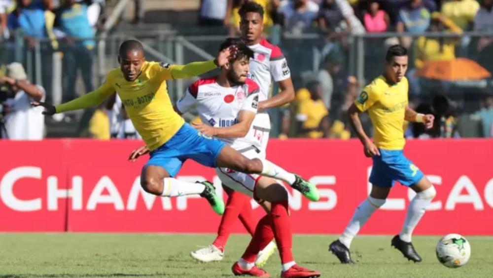 الجماهير الودادية تشيد بالعملود..وتردد: "نرفع لك القبعة!"