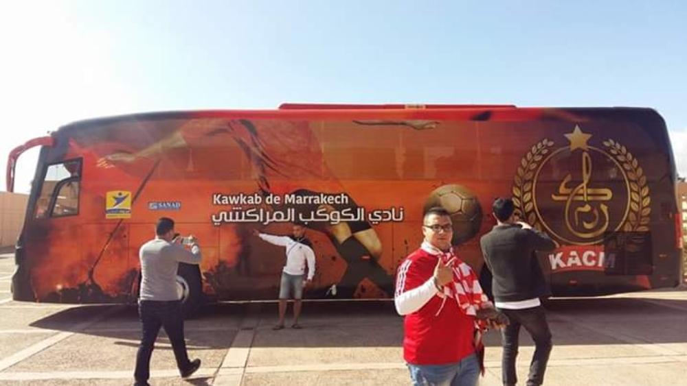 مسير سابق للكوكب المراكشي ينوي بيع حافلة الفريق لإسترداد ديونه!