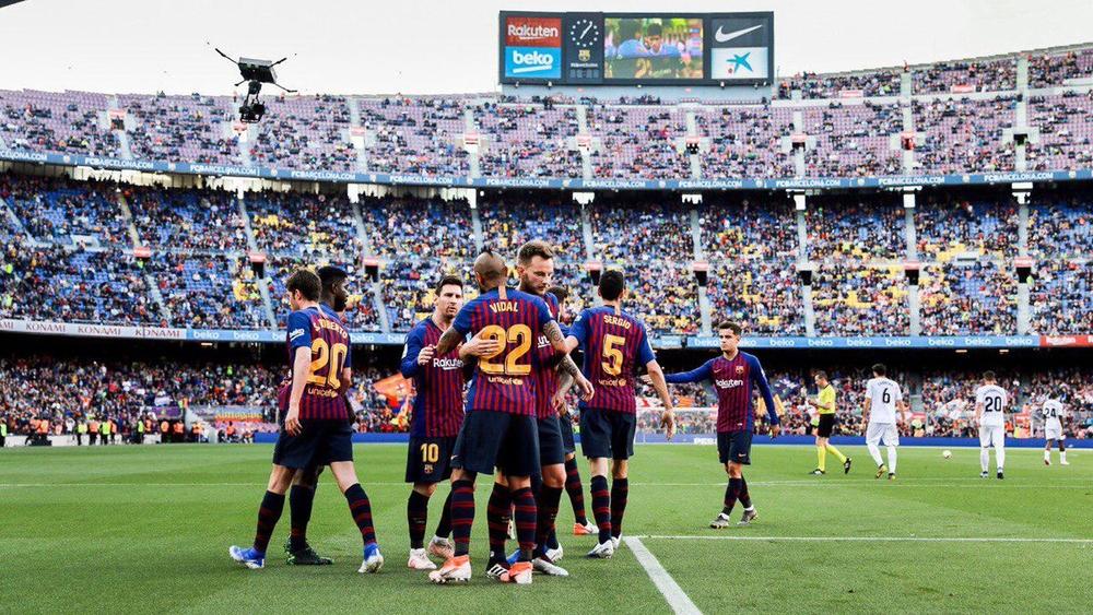 برشلونة يفوز ويقدم هدية لفالنسيا.. وريال مدريد يسقط مجددا