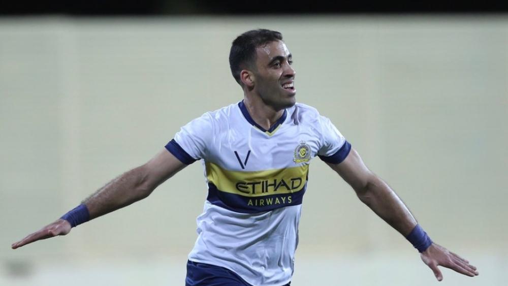 حمد الله يتحدث للجماهير قبل حسم لقب الدوري السعودي