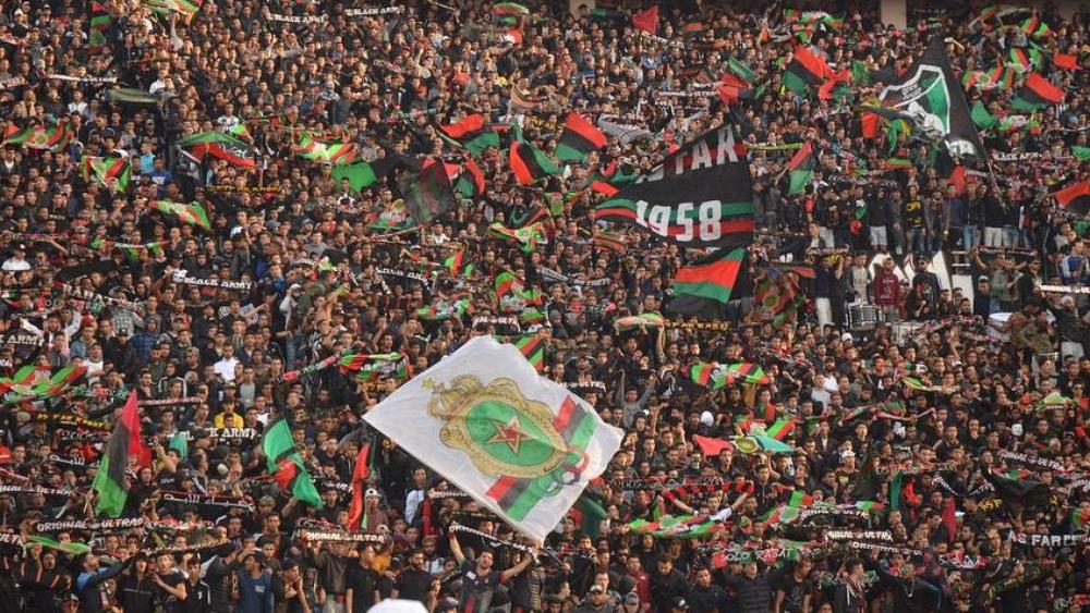 جماهير الجيش غاضبة.. هكذا استقبلت اللاعبين والإدارة قبل مواجهة سريع واد زم