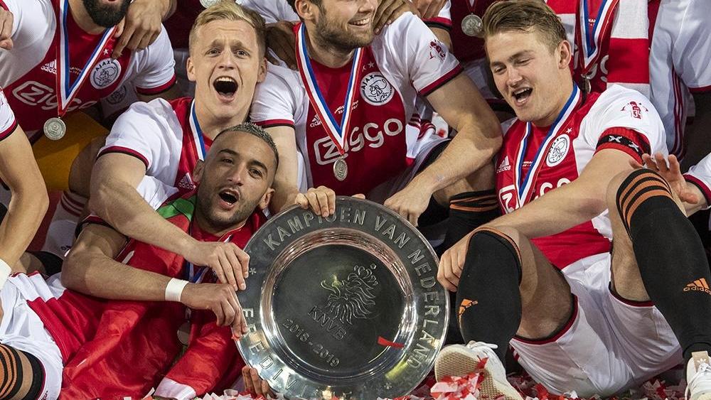 أياكس يهدي لقب الدوري للمغربي عبد الحق نوري