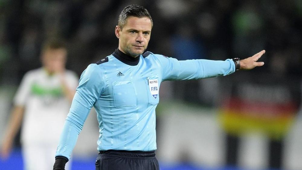 الإعلان عن هوية حكميْ نهائي دوري الأبطال والدوري الأوروبي