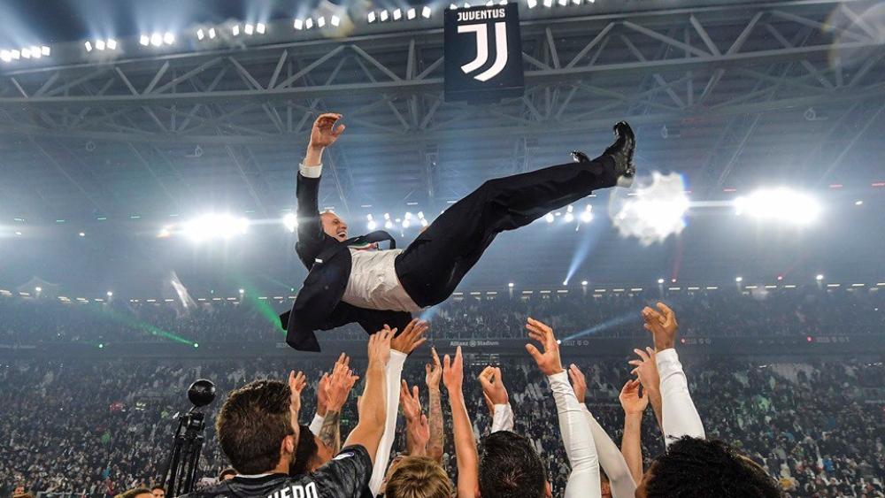 "أليانز ستاديوم" يودع أليغري وبارزالي