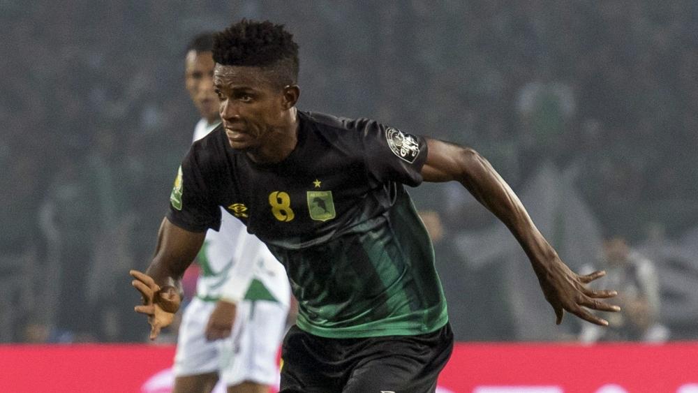 بالصور .. نغوما يصل إلى البيضاء تمهيداً لإتمام مفاوضاته مع الرجاء