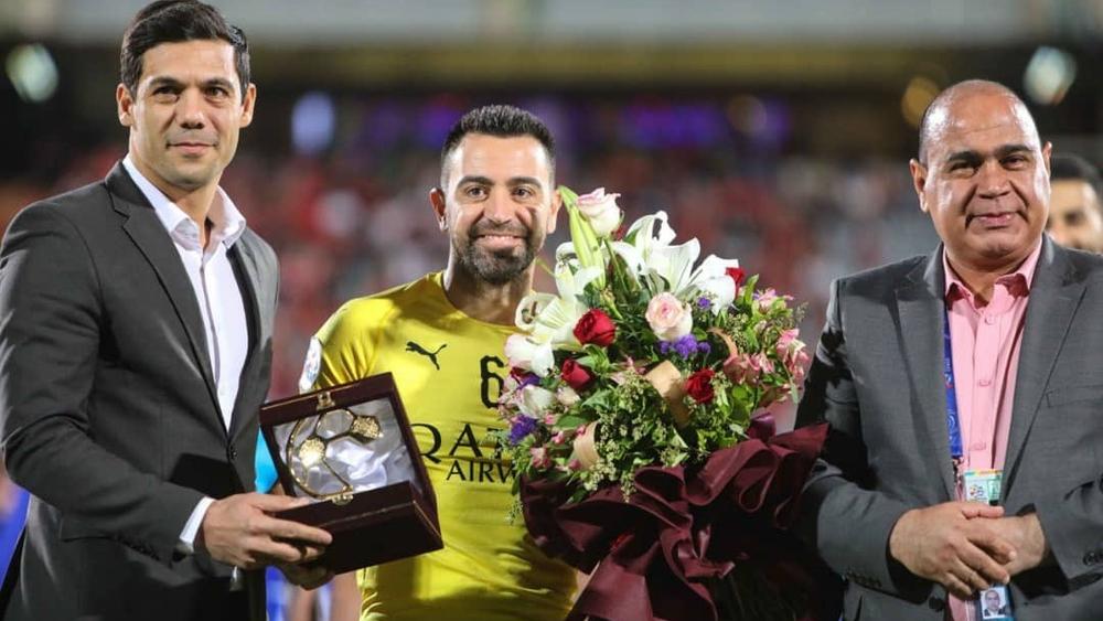 تشافي اللاعب يودع كرة القدم مفتقدا مداعبتها كطفل شغوف