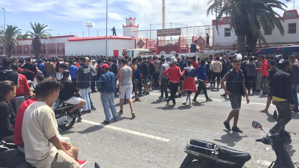 "الانتظار" و"السوق السوداء" يطغيان على عملية بيع تذاكر نهائي العصبة