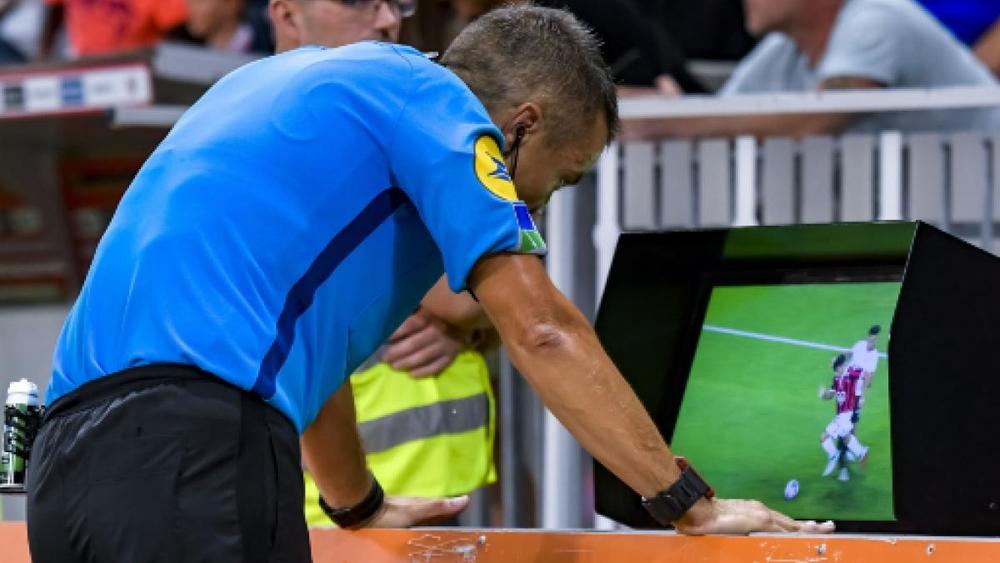 يحدث في فرنسا.. "إعادة" مباراة بعد اللجوء لفيديو قام بتصويره أحد المشجعين!