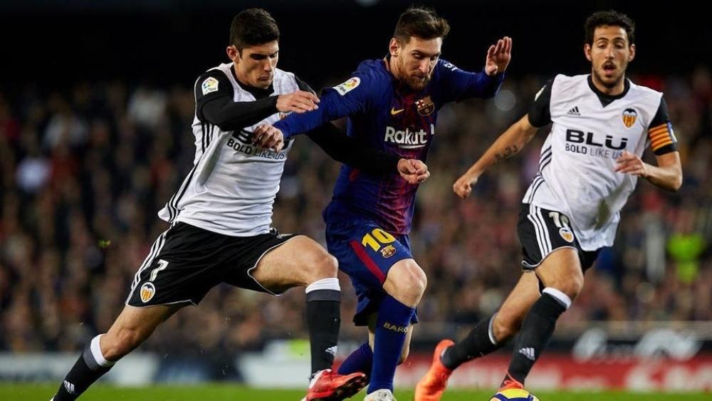 برشلونة يطمح لتفادي "الكارثة" أمام فالنسيا في نهائي كأس الملك