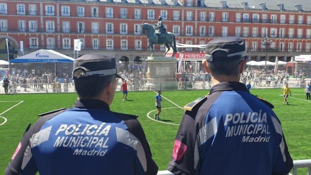 القبض على امرأة باعت تذاكر مزورة لنهائي دوري الأبطال