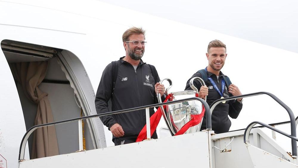 استقبال تاريخي لليفربول وجوارديولا يتصل بكلوب