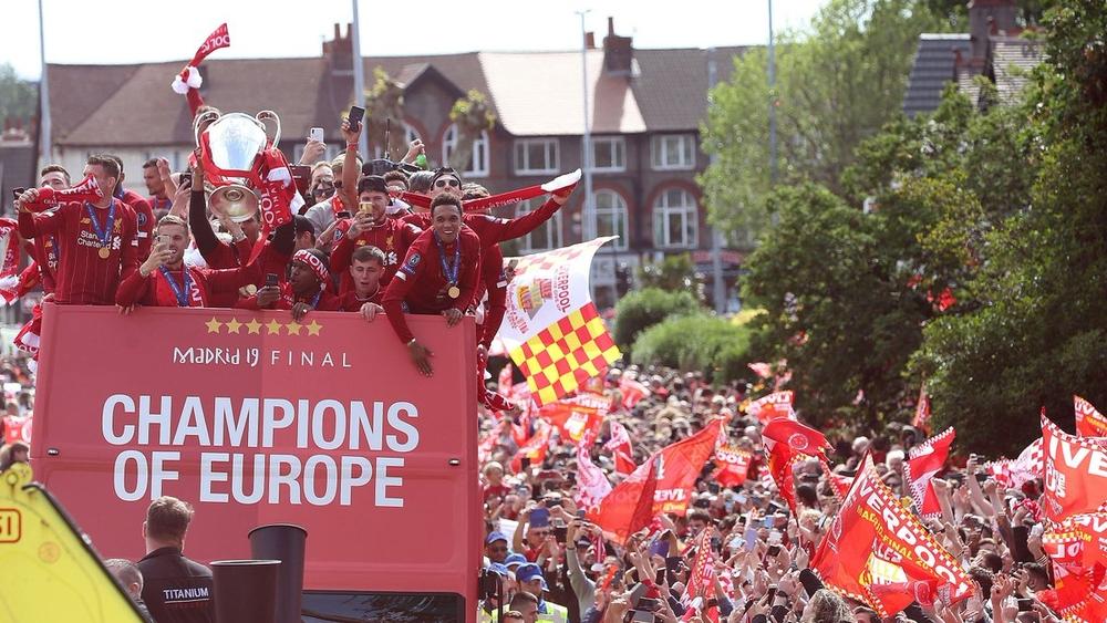 مدينة ليفربول تتحول إلى "كرنفال" احتفالا بـ"الأبطال"