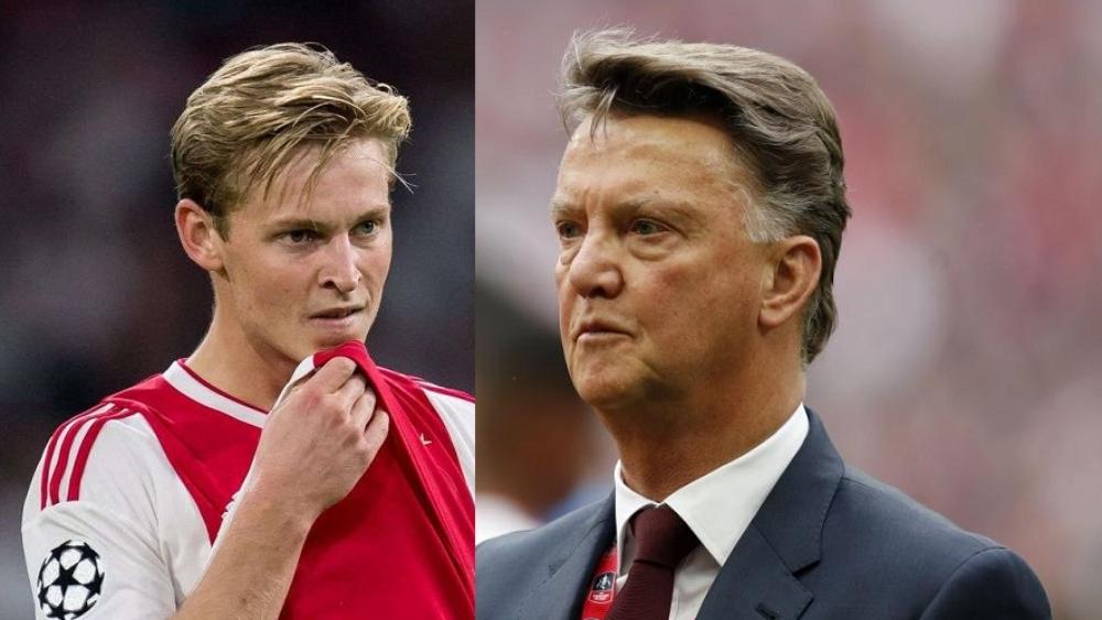 فان غال: "دي يونغ أخطأ الاختيار" بانتقال إلى برشلونة واللاعب يرد عليه