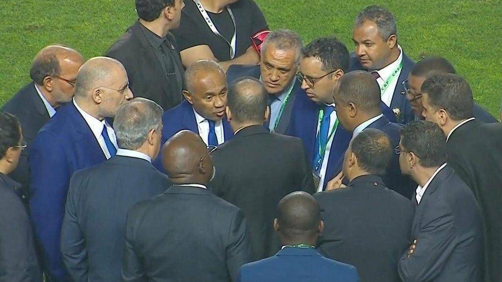 رئيس "الكاف": رئيس الترجي هدَّدني في نهائي رادس