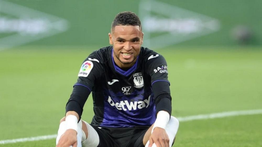 صحيفة: "قبل اختيار ناديه الجديد.. النصيري يتطلع لتحقيق حلمه مع المغرب"