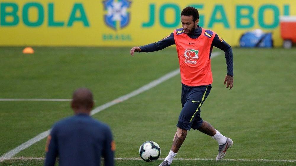 الاتحاد البرازيلي يحدد موقف نيمار من المشاركة في كوبا أميركا