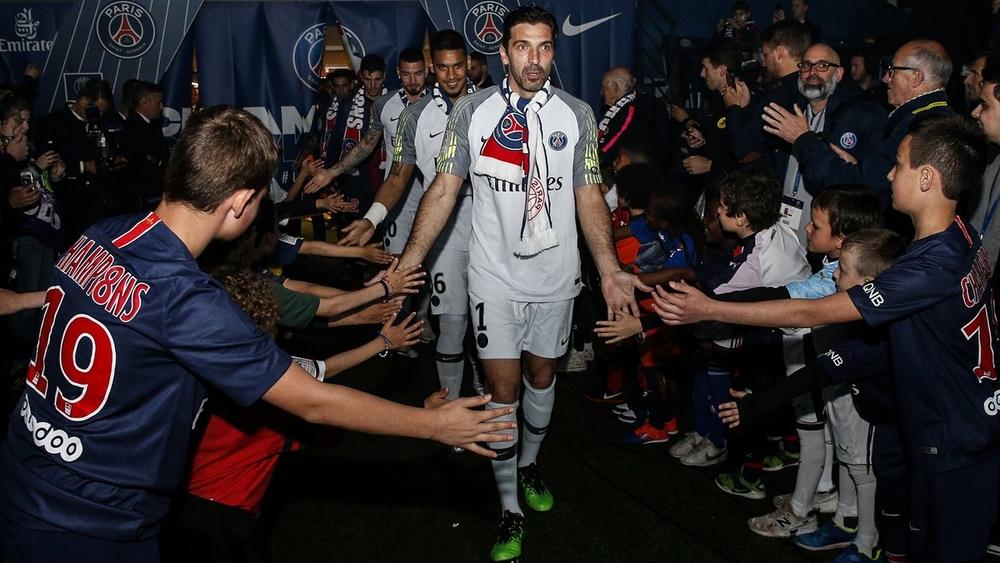 رسمياً | باريس سان جرمان يعلن رحيل بوفون