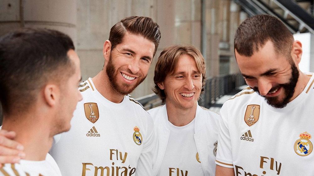 رسميا | شاهد بالصور: ريال مدريد يقدم قميصه الجديد