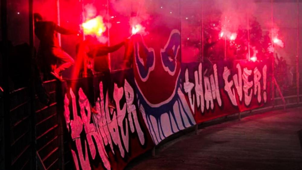 أولتراس "شارك 2006": "نعلن تبرأنا و استنكارنا الكبير لأحداث الإعتداء على جماهير الكوكب بعد المباراة"