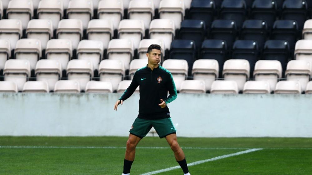 دي ليخت: كريستيانو رونالدو ظاهرة