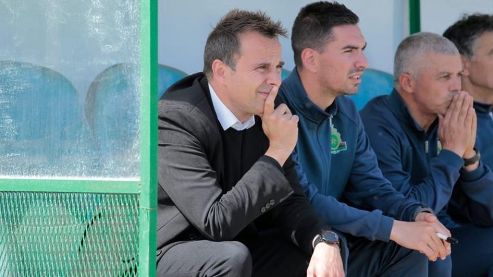 الاجتماع تمَّ .. الجيش الملكي يفسخ عقده مع مدربه كارلوس ألوس