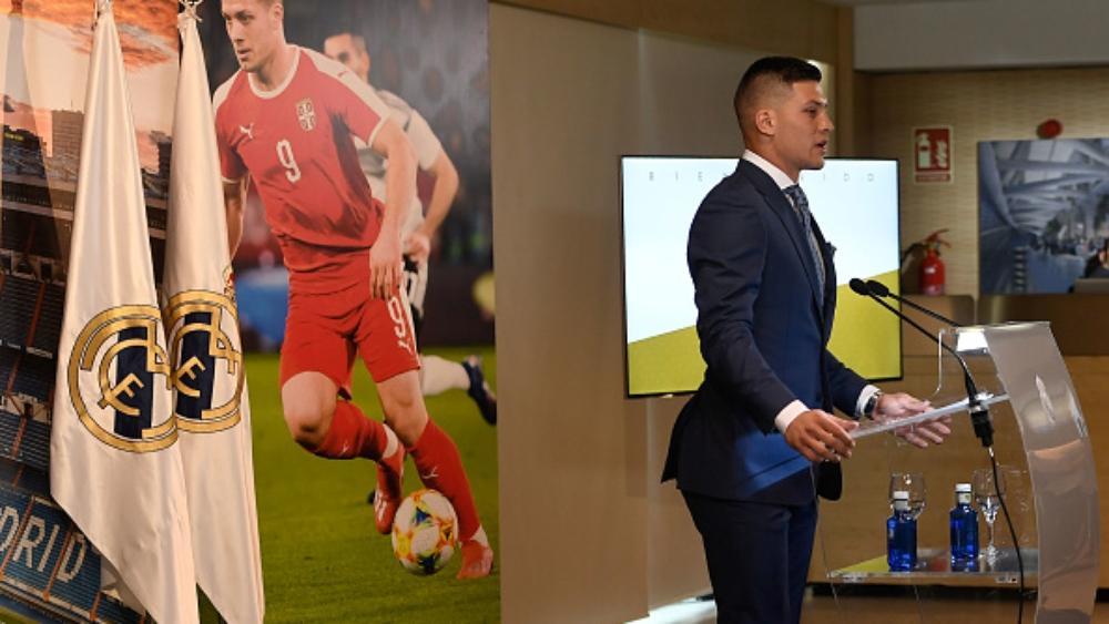 لوكا يوفيتش يُجيب على السؤال الأهم .. هل رفض برشلونة لصالح الريال؟