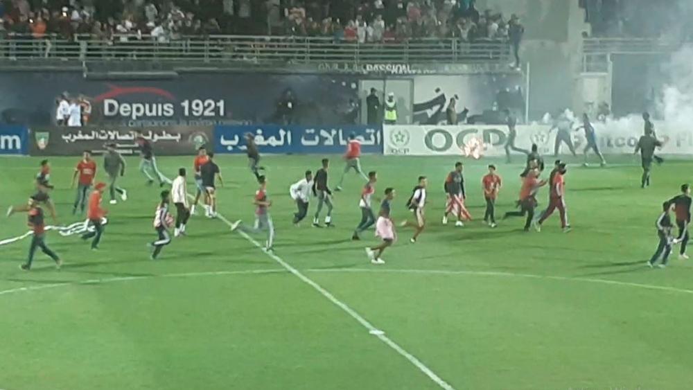 الجامعة تصدر عقوباتها في حق أولمبيك أسفي بعد أحداث ملعب المسيرة