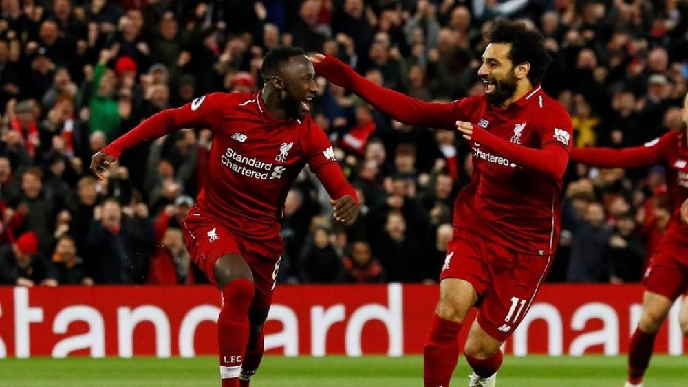 محمد صلاح يرحب بنابي كيتا ويهديه "صندوق كبير" دون الكشف عن محتواه