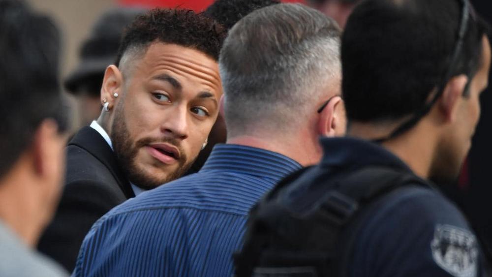 برشلونة يعرض 100 مليون يورو و 3 لاعبين للتعاقد مع نيمار!