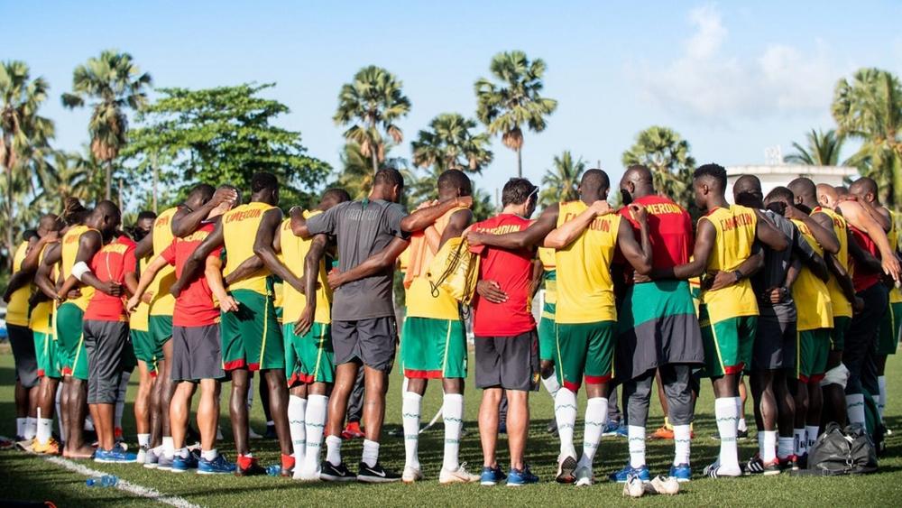 لاعبو الكاميرون يواصلون رفضهم السفر إلى مصر.. ويبررون موقفهم برسالة!
