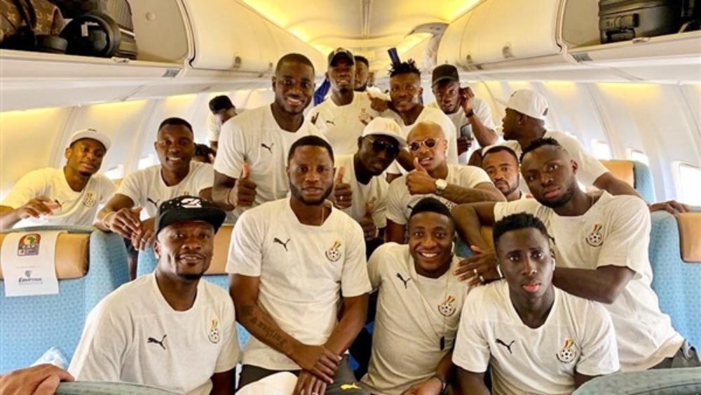 بالدعاء وقراءة الفاتحة غانا تصل مطار القاهرة .. وسط استقبال استثنائي