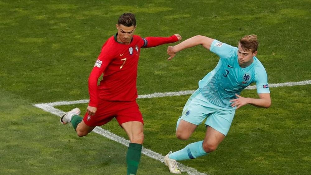 يوفنتوس "يغري" دي ليخت براتب "ضحم".. هل يوافق لاعب أياكس على حمل قميص "السيدة العجوز"؟