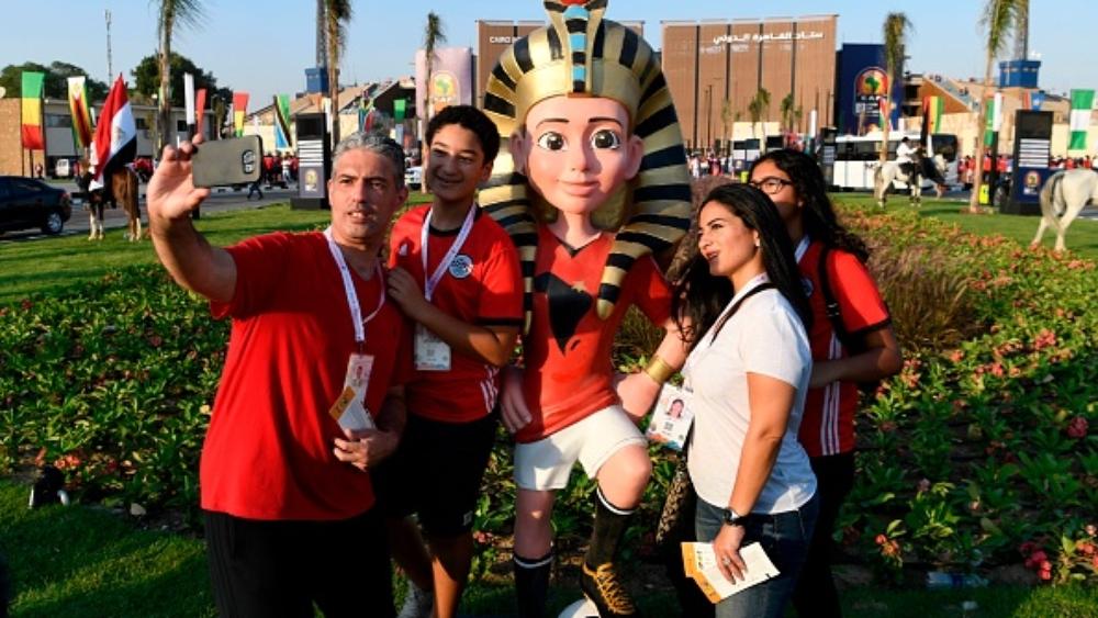 الكاف يشيد بالسلوك الحضارى للجماهير المصرية فى افتتاح امم افريقيا 2019