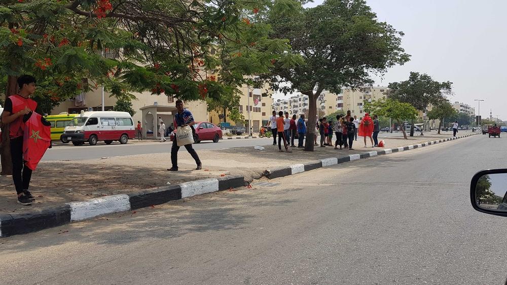 التأخر والتفتيش الصارم .. جماهير مغربية تشتكي من عملية الدخول إلى ملعب "السلام"